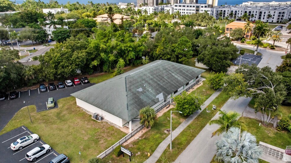 2232 Altamont Ave, Fort Myers, FL à vendre - Photo du bâtiment - Image 1 de 12