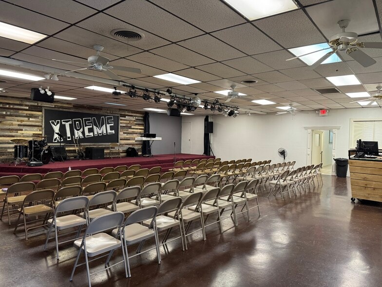 3001-3027 Lackland Rd, Fort Worth, TX for lease - Interior Photo - Image 2 of 5