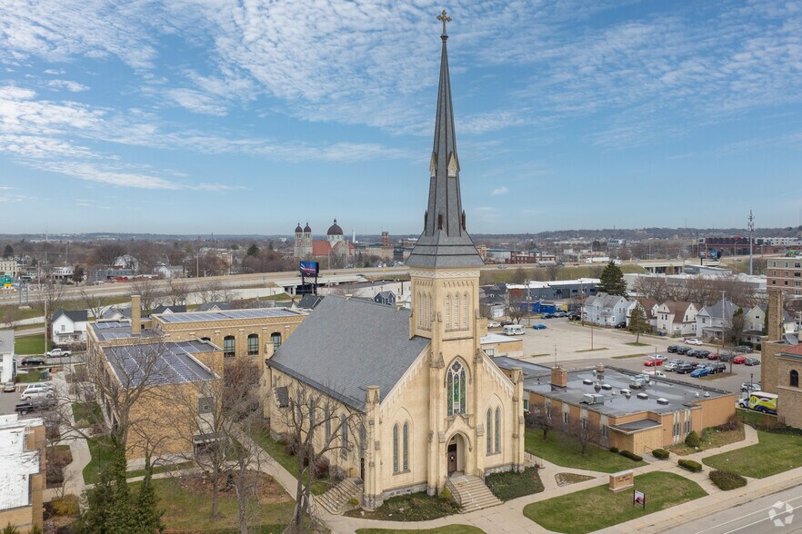 745 Bridge St, Grand Rapids, MI à vendre - Photo du bâtiment - Image 3 de 5