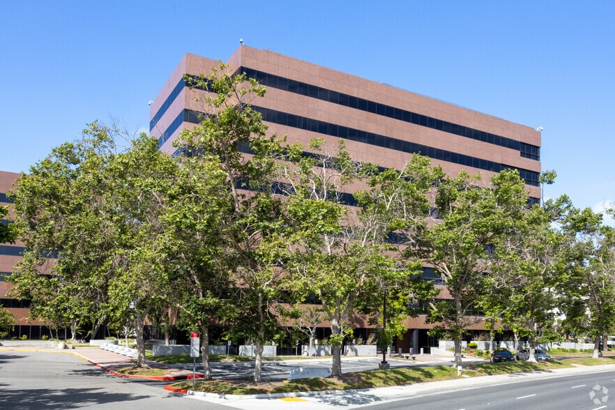4801 Airport Plaza Dr, Long Beach, CA for lease - Building Photo - Image 2 of 3
