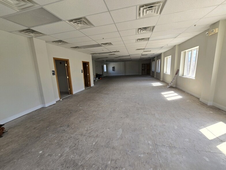 139 N Broadway, South Amboy, NJ for lease - Interior Photo - Image 3 of 7