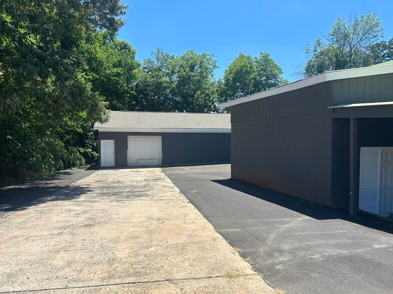 300 Guthrie St, Graham, NC à vendre - Photo du bâtiment - Image 3 de 16