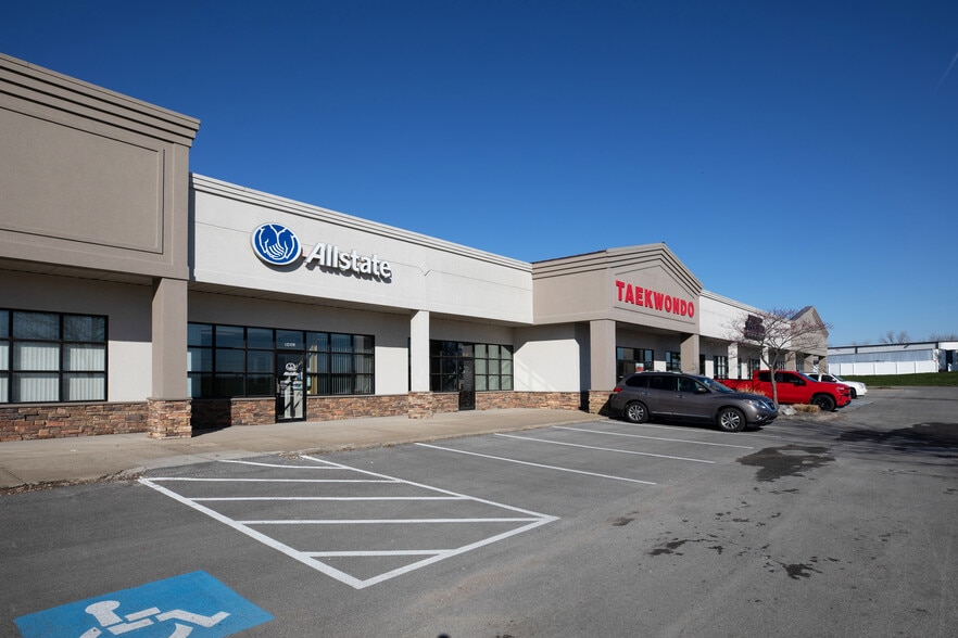 1469-1499 SW Market St, Lee's Summit, MO for lease - Building Photo - Image 2 of 6