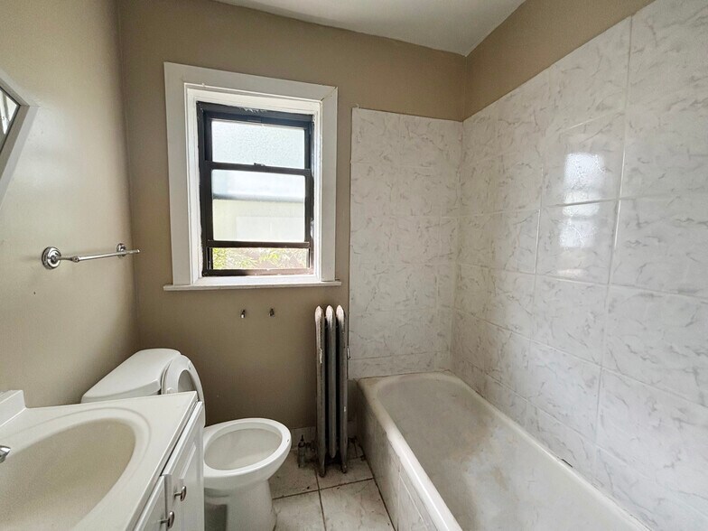 Ellis Avenue Portfolio portefeuille de 2 propriétés à vendre sur LoopNet.ca - Photo du bâtiment - Image 3 de 12