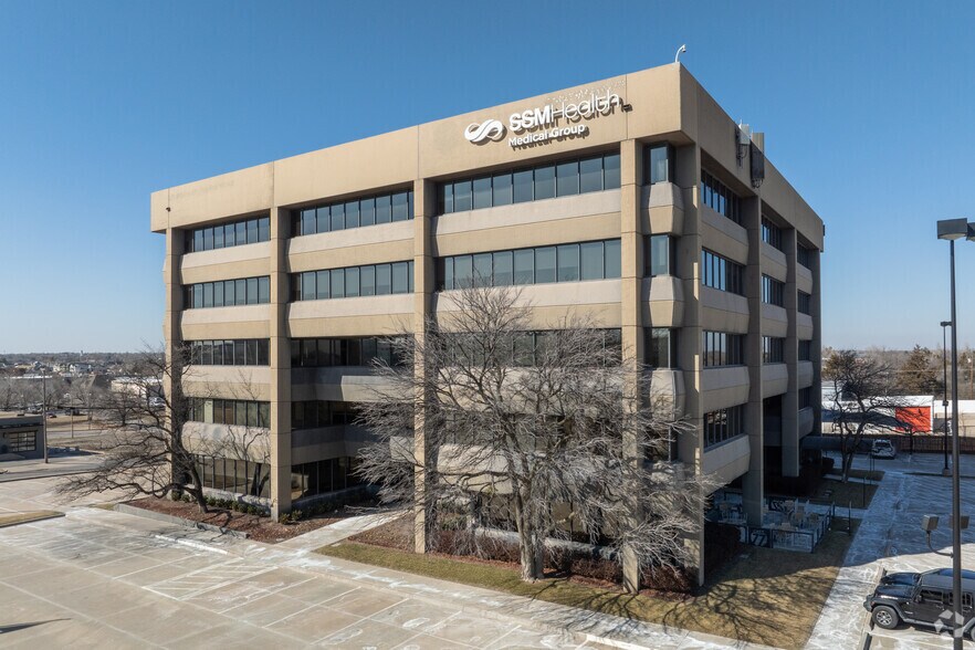 777 Nw 63rd St, Oklahoma City, OK à louer - Photo du bâtiment - Image 2 de 6