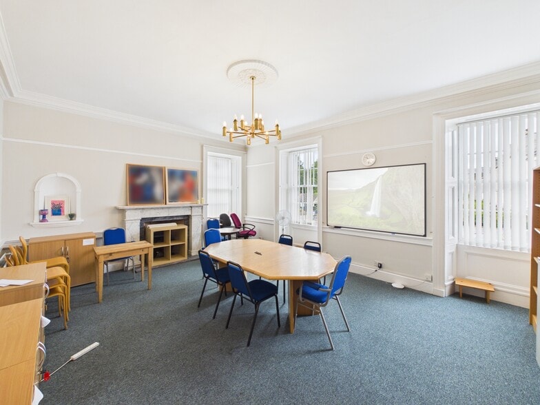 57 Queen Charlotte St, Edinburgh for sale - Building Photo - Image 2 of 9