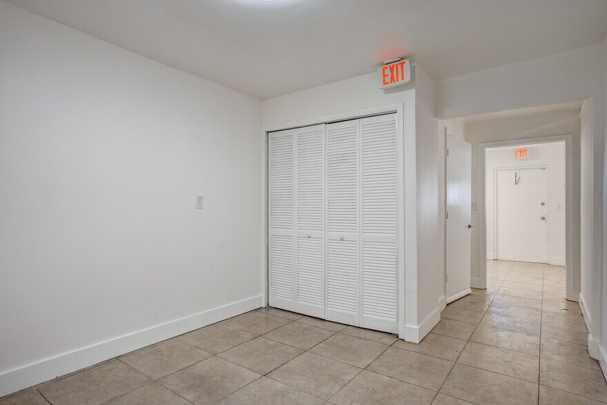 14080-14118 SW 139th Ct, Miami, FL à louer - Photo du bâtiment - Image 3 de 15