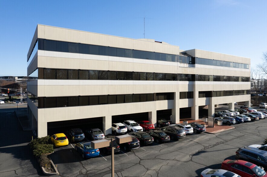 201 W Passaic St, Rochelle Park, NJ à louer - Photo du bâtiment - Image 3 de 21