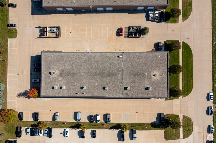 16001-16041 Leone Dr, Macomb, MI à louer - Aérien - Image 2 de 7