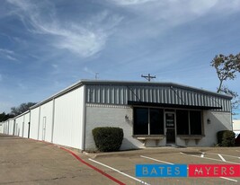 1101 S Hampton Rd, DeSoto TX - Entrepôt