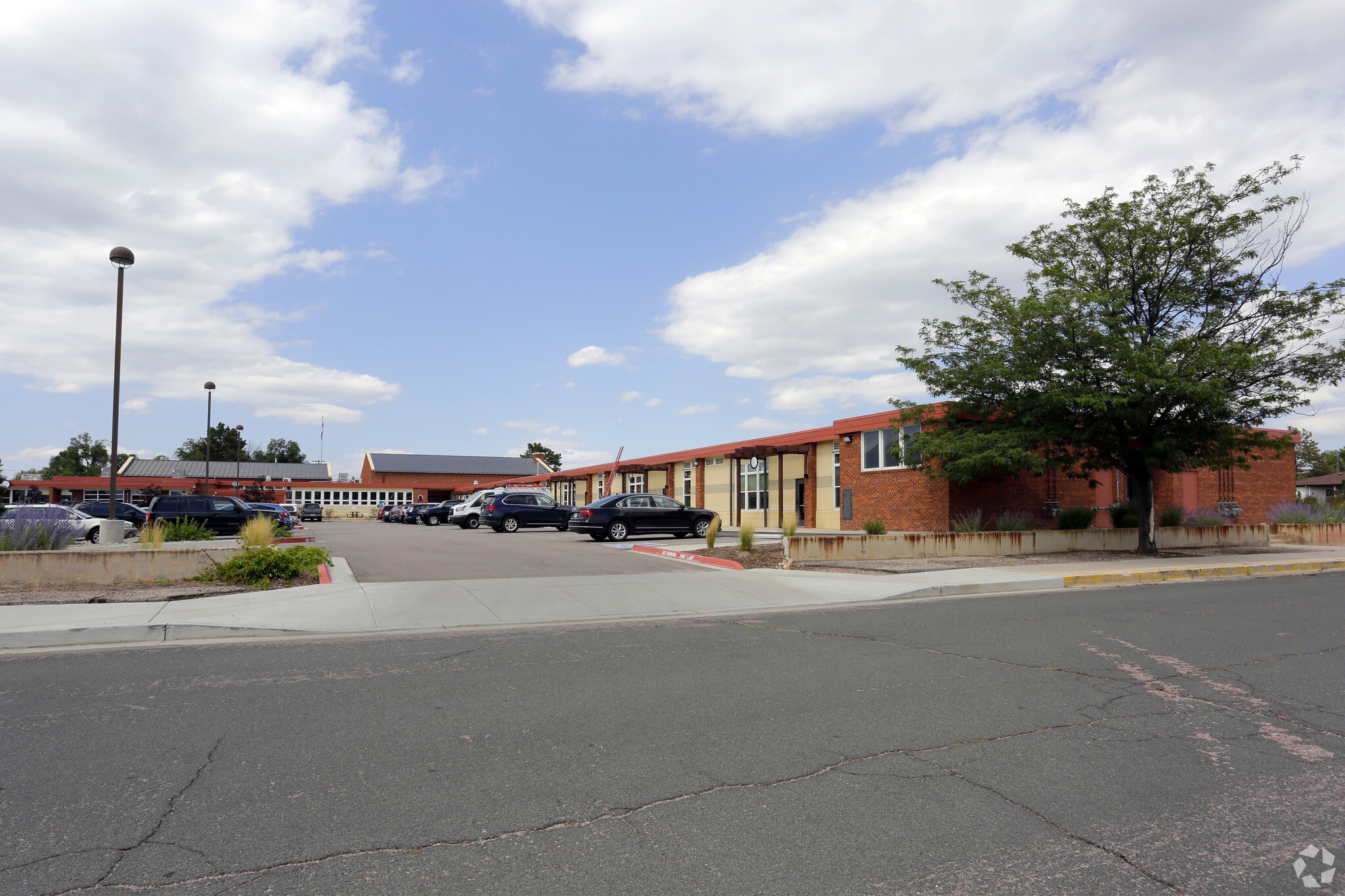 2727 N Cascade Ave, Colorado Springs, CO for lease Primary Photo- Image 1 of 40