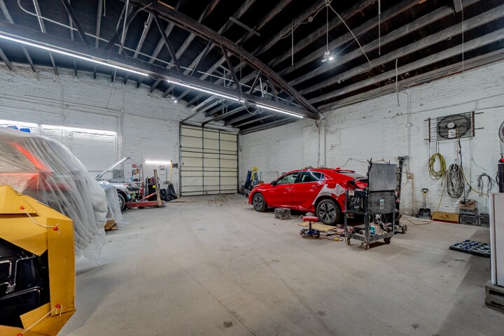 4557 W Diversey Ave, Chicago, IL à vendre - Photo du bâtiment - Image 3 de 37