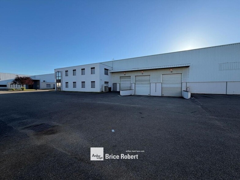 17 Rue Des Frères Lumière, Chassieu for sale - Building Photo - Image 2 of 6