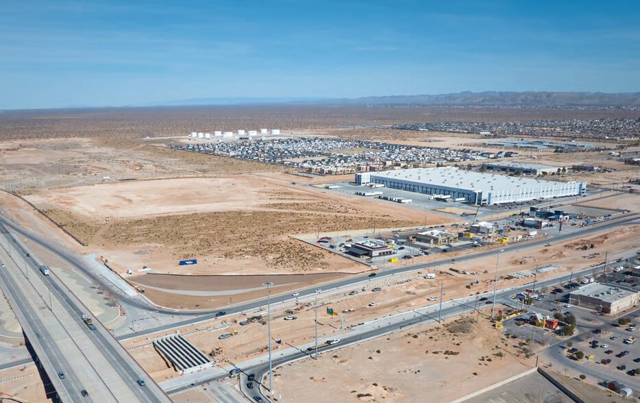 Montana Ave, El Paso, TX à louer - Aérien - Image 2 de 10