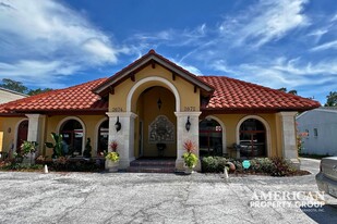 2072 Constitution Blvd, Sarasota FL - Dépanneur