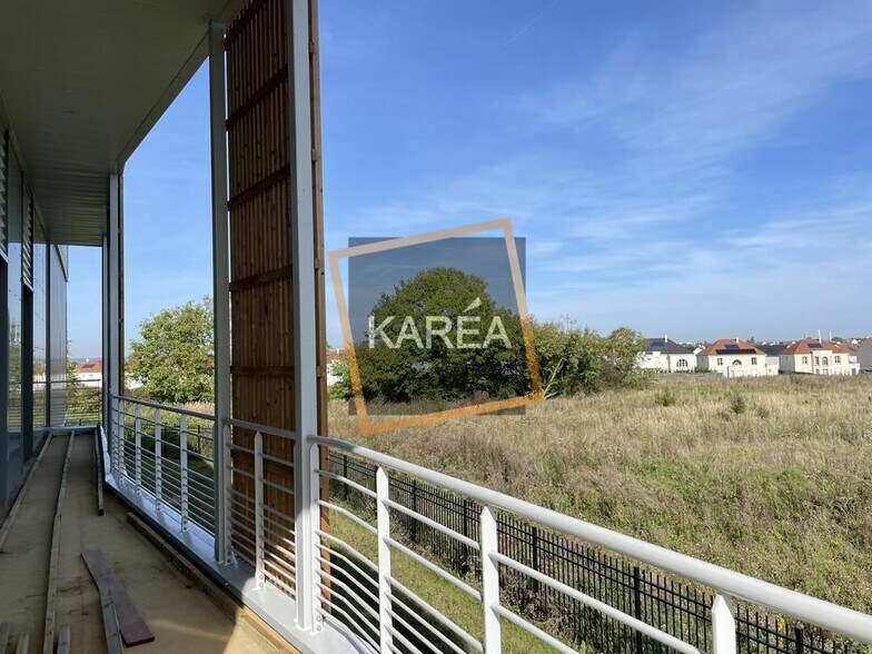 Flex in Chanteloup-en-Brie for sale - Building Photo - Image 3 of 5