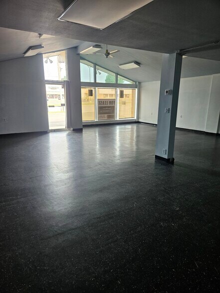 257 & 301 Division St portefeuille de 2 propriétés à vendre sur LoopNet.ca - Photo du bâtiment - Image 2 de 7