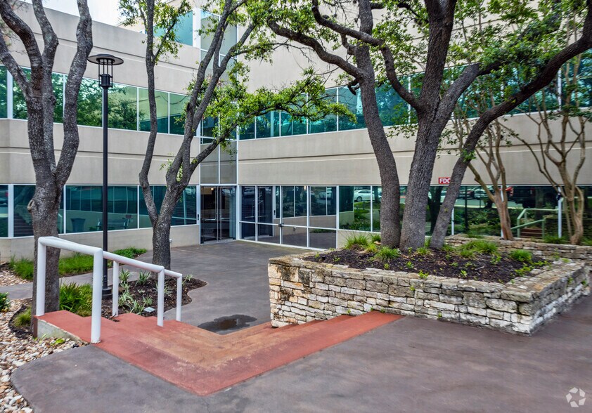 9020 N Capital of Texas Hwy, Austin, TX à louer - Photo du bâtiment - Image 3 de 12
