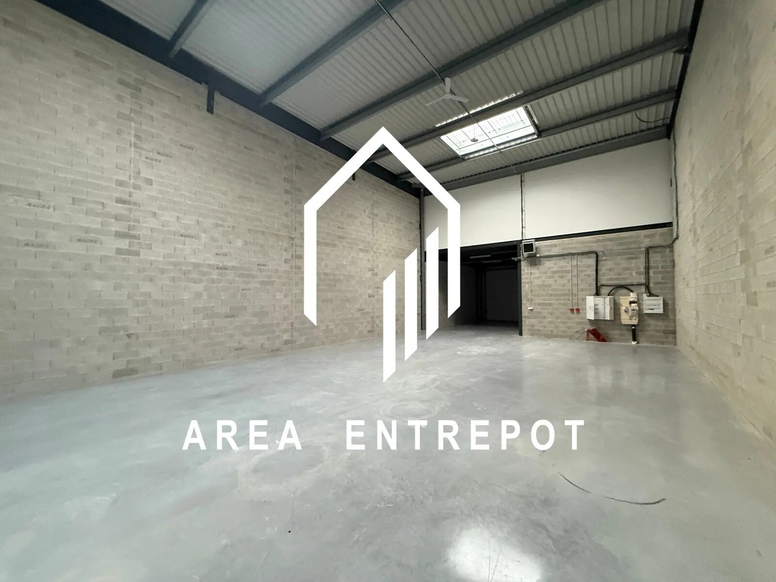 Flex in Marignane for sale Building Photo- Image 1 of 9