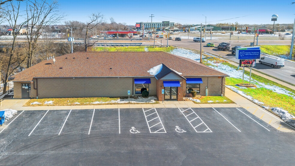 5 Ludwig Dr, Fairview Heights, IL à vendre - Photo du bâtiment - Image 3 de 7