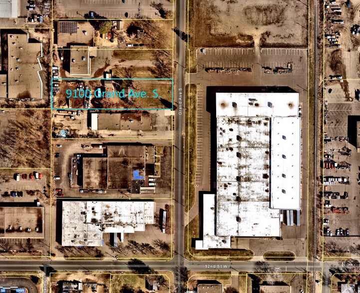 9100 Grand Ave S, Bloomington, MN à vendre - Photo du bâtiment - Image 3 de 3