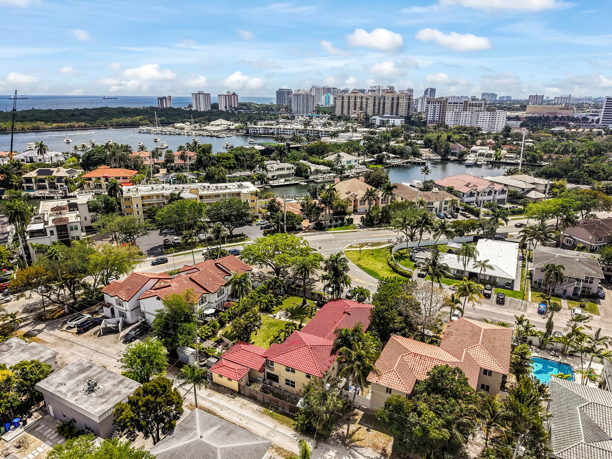 2625 NE 13th Ct, Fort Lauderdale, FL à vendre Photo du bâtiment- Image 1 de 14