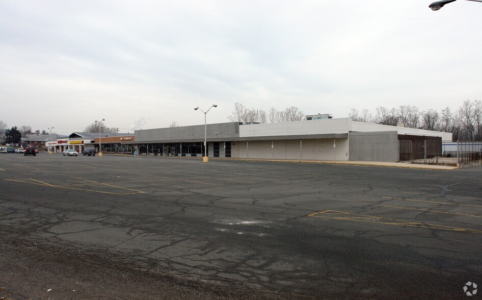 801-823 E Philadelphia Ave, Boyertown, PA à louer - Photo du bâtiment - Image 3 de 8