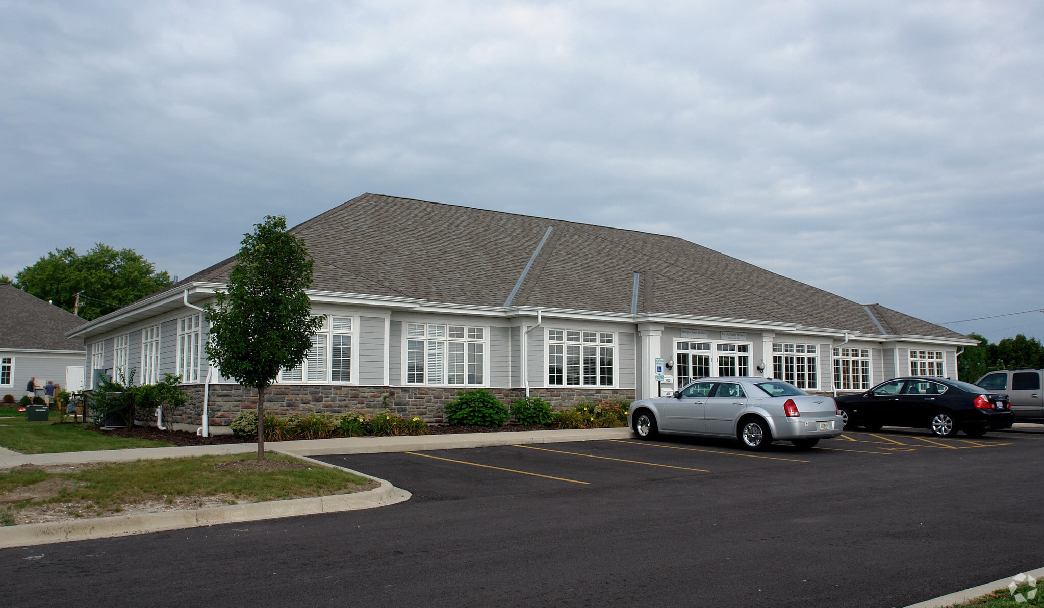 400-402 Fox Glen, Barrington, IL for lease Primary Photo- Image 1 of 3