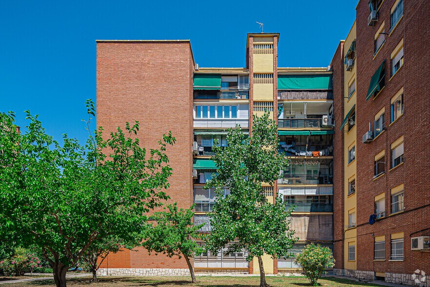 Plaza de Ensidesa, 3, Madrid, Madrid à vendre - Photo du bâtiment - Image 2 de 2