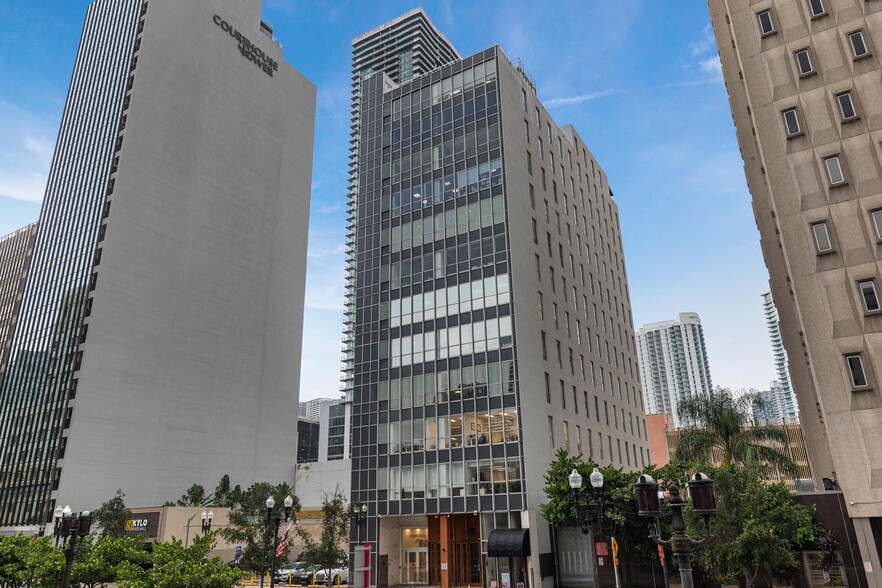 66-68 W Flagler St, Miami, FL for sale - Building Photo - Image 1 of 79