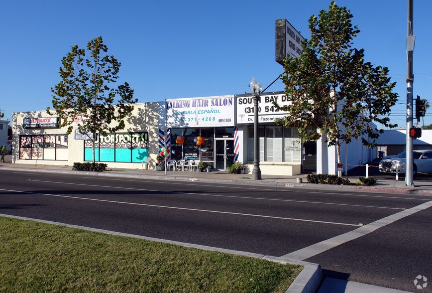16601-16607-16617 Hawthorne Blvd Retail portfolio of 2 properties for sale on LoopNet.ca - Primary Photo - Image 1 of 2