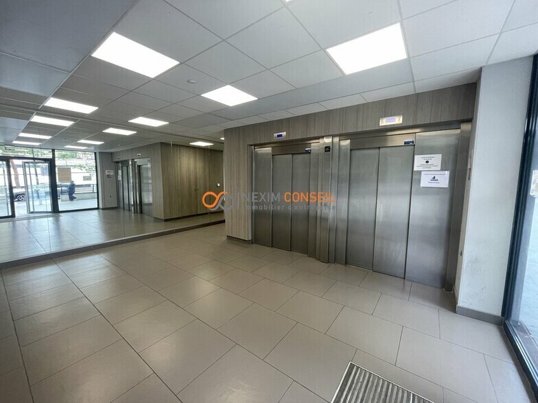 Bureau dans Argenteuil à louer - Hall d’entrée - Image 2 de 7