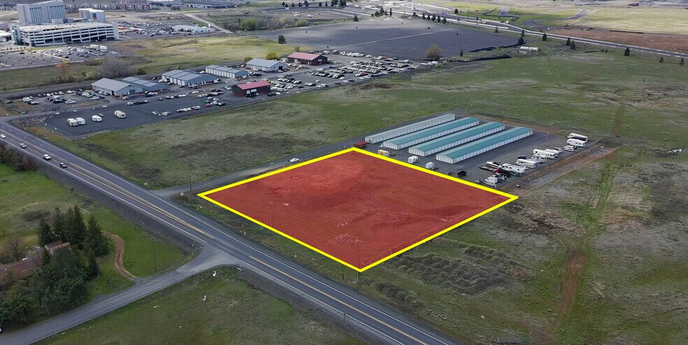 913 N Hayford Rd, Airway Heights, WA à louer - Photo du bâtiment - Image 2 de 5