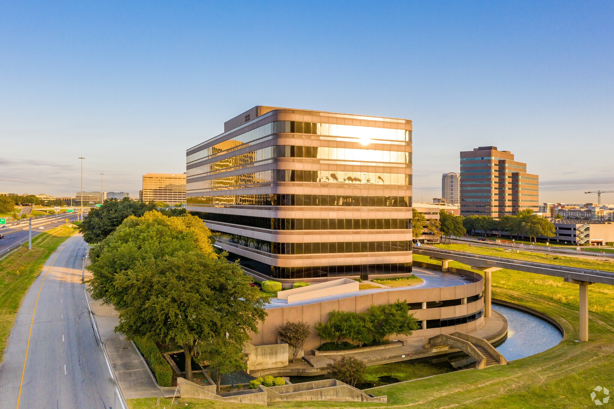511 E John Carpenter Fwy, Irving, TX à louer Photo du bâtiment- Image 1 de 17