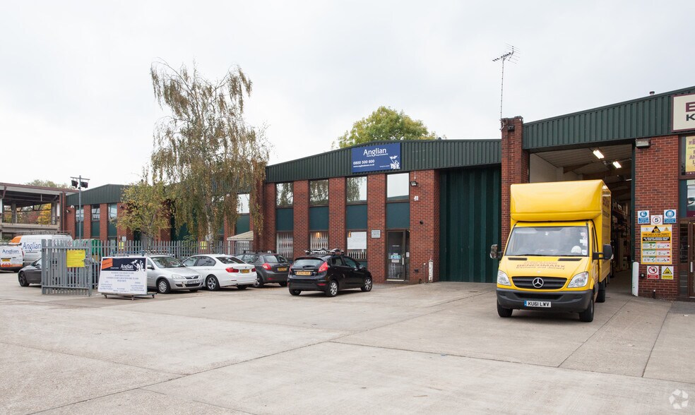 Hamm Moor Ln, Addlestone for lease - Building Photo - Image 2 of 5