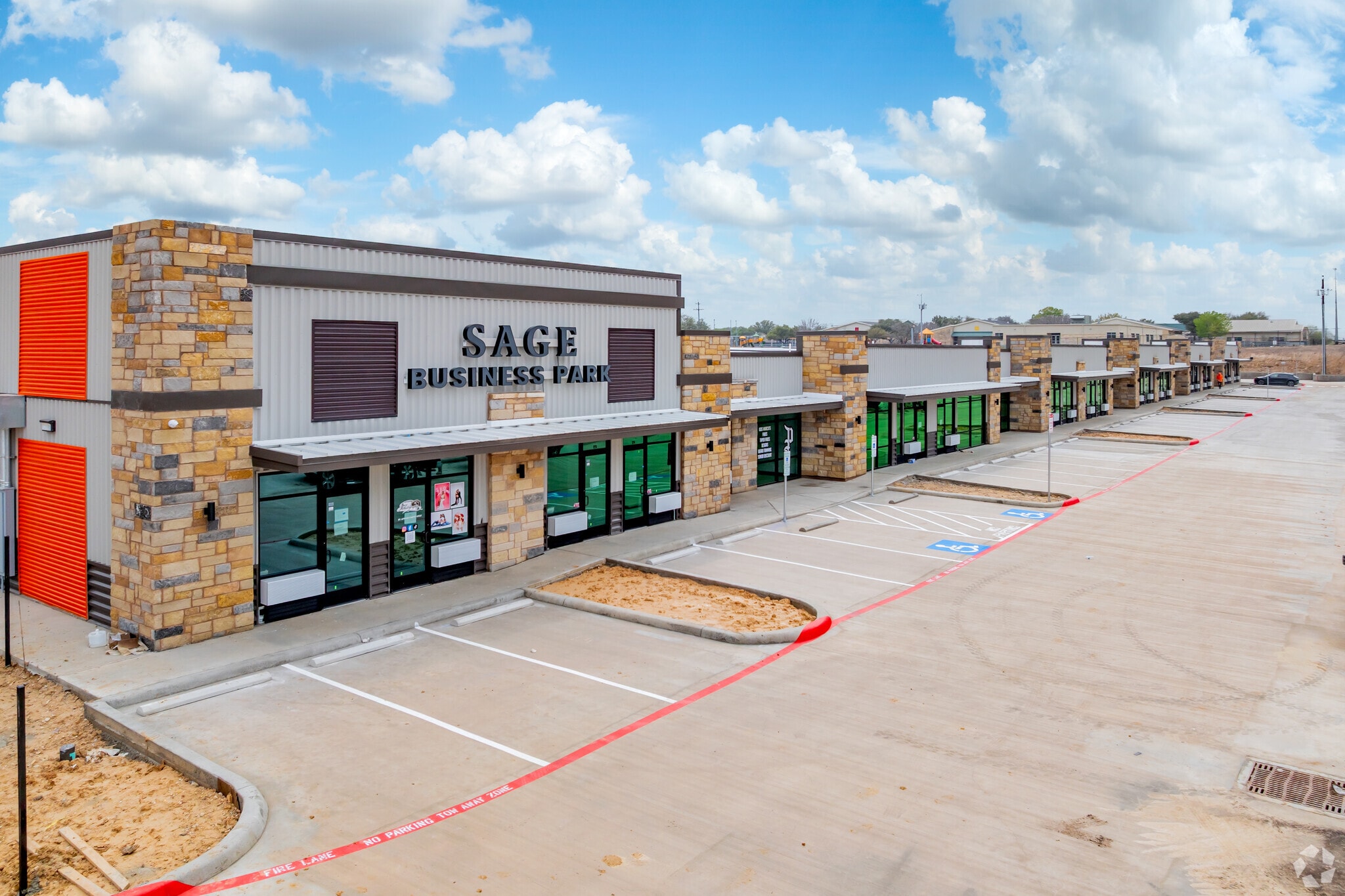 3822 SE Military Dr, San Antonio, TX for lease Primary Photo- Image 1 of 19