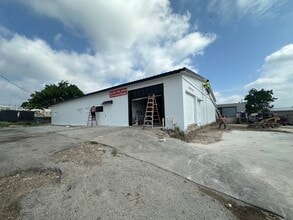 1708 Hydro Dr, Austin, TX à louer Photo du bâtiment- Image 1 de 2