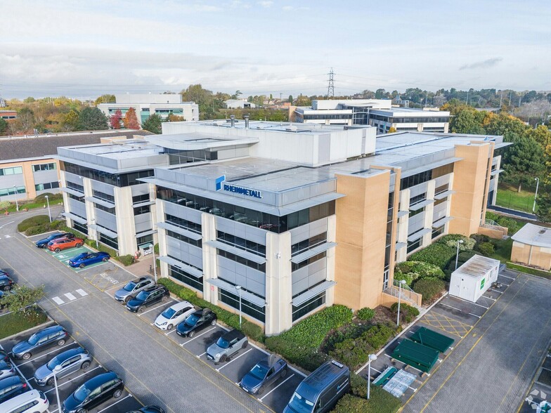 Park Ave, Almondsbury for lease - Primary Photo - Image 1 of 3