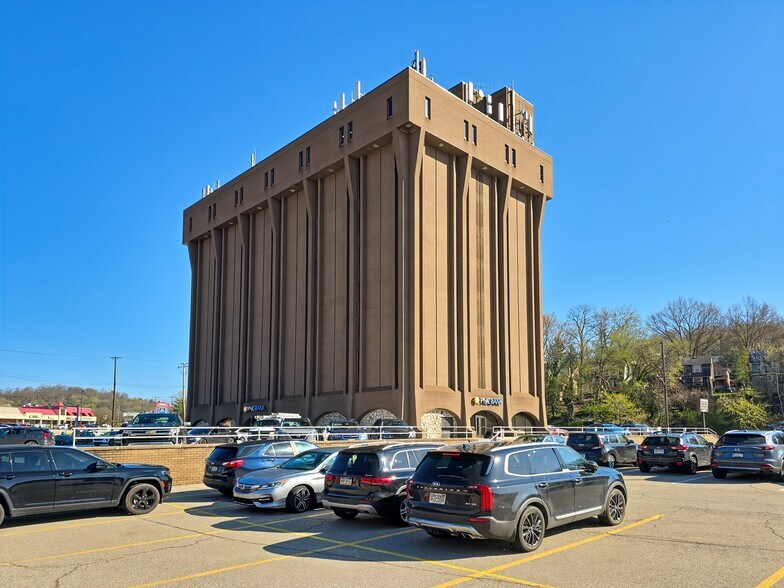 2400 Ardmore Blvd, Pittsburgh, PA à louer - Photo du bâtiment - Image 2 de 15