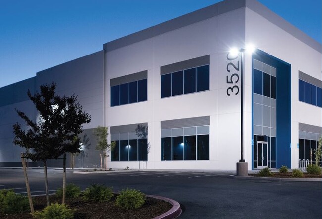 Plus de détails pour 3520 Carlin Dr, West Sacramento, CA - Industriel à louer