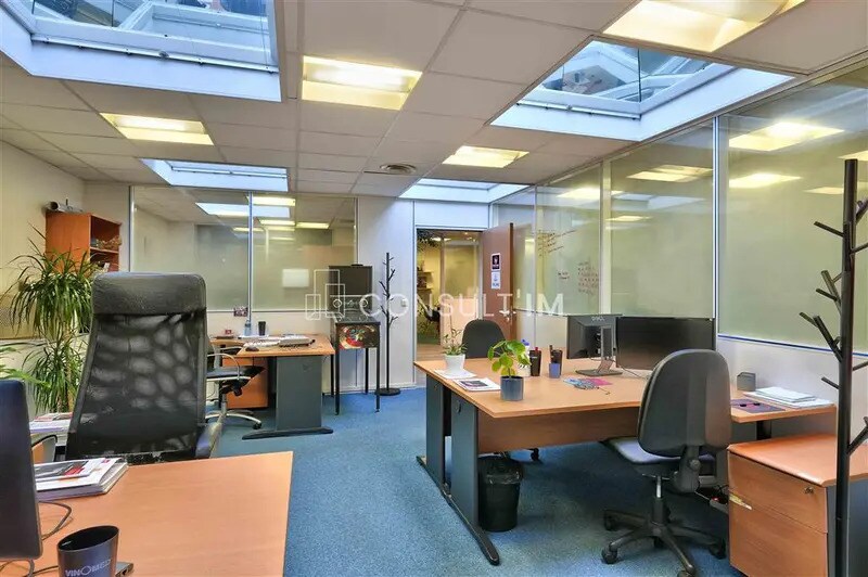 Office in Saint-Cloud for lease - Interior Photo - Image 2 of 7