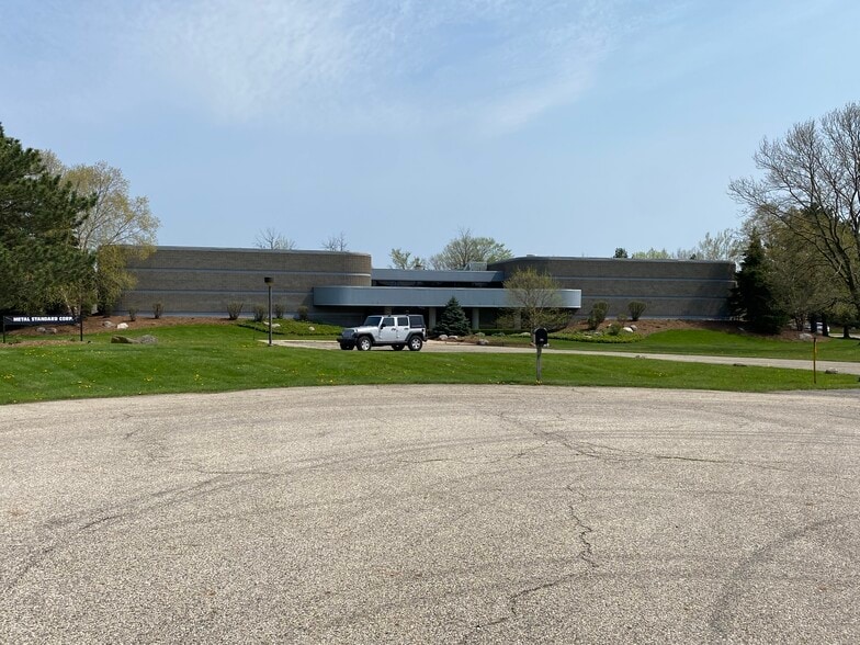 286 Hedcor Rd, Holland, MI for sale - Building Photo - Image 1 of 9