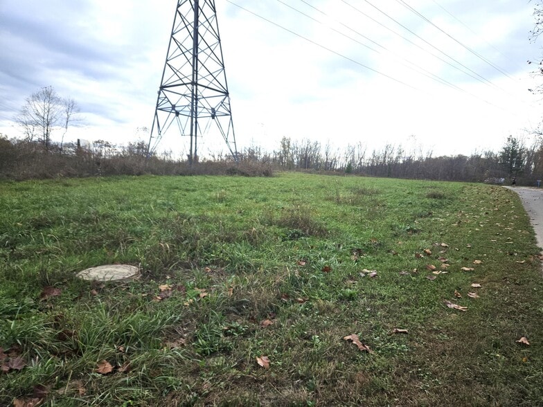 1032 7th E ave, Hendersonville, NC for sale - Building Photo - Image 2 of 10