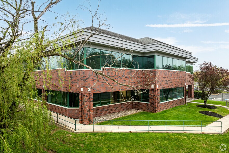 11 Campus Blvd, Newtown Square, PA for lease - Building Photo - Image 2 of 10