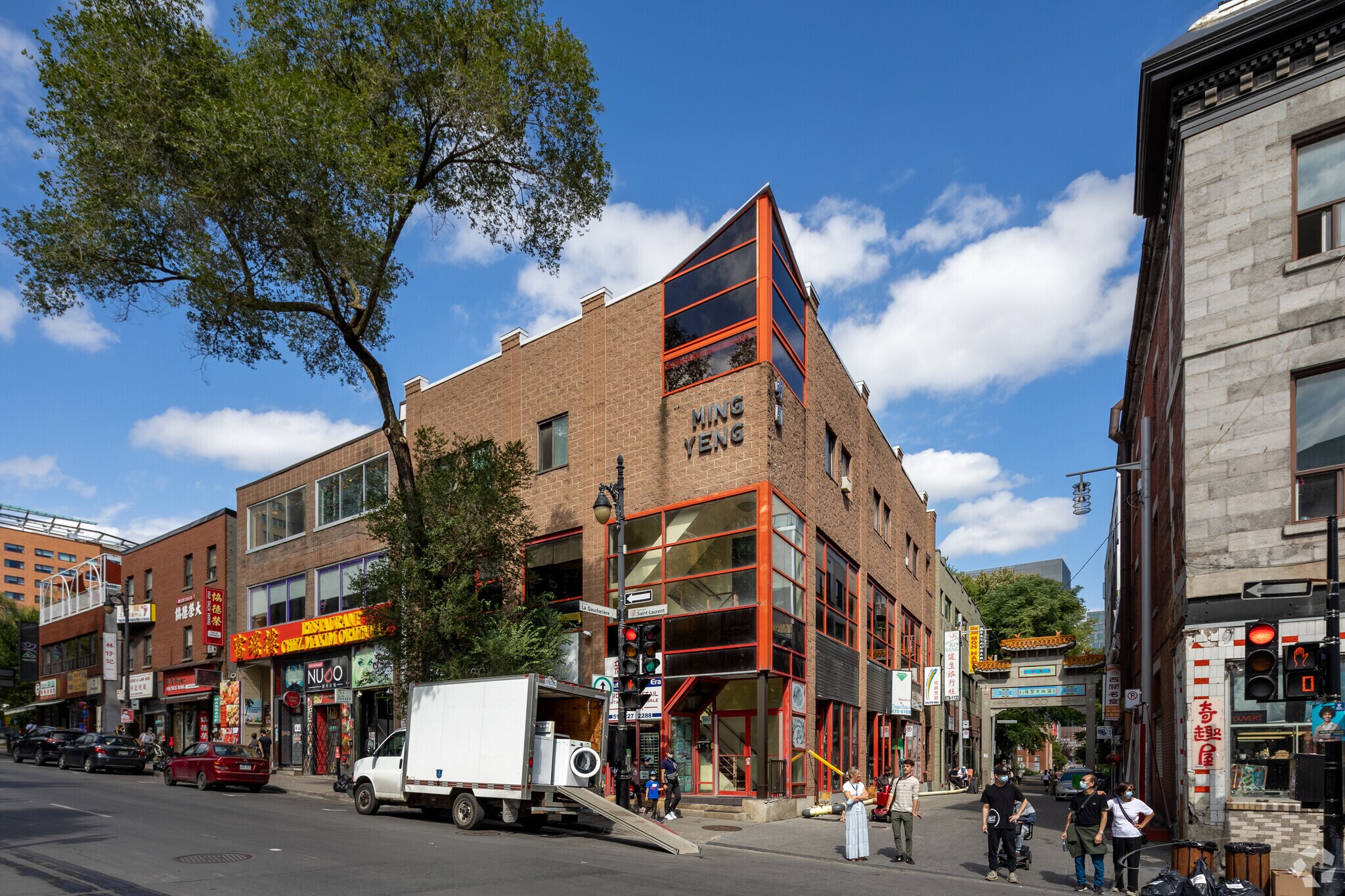 1051-1053A Boul Saint-Laurent, Montréal, QC for sale Primary Photo- Image 1 of 1