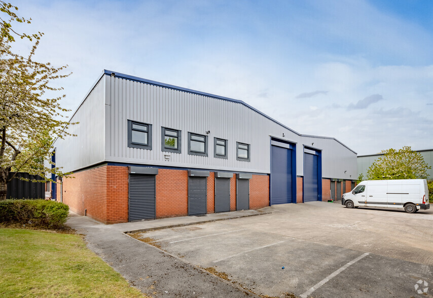 3 Poole Hall Rd, Ellesmere Port for lease - Building Photo - Image 1 of 3