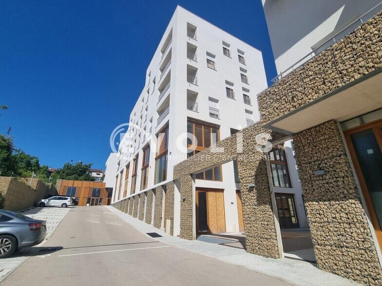 Flex dans Vitry Sur Seine à louer - Photo du bâtiment - Image 2 de 8