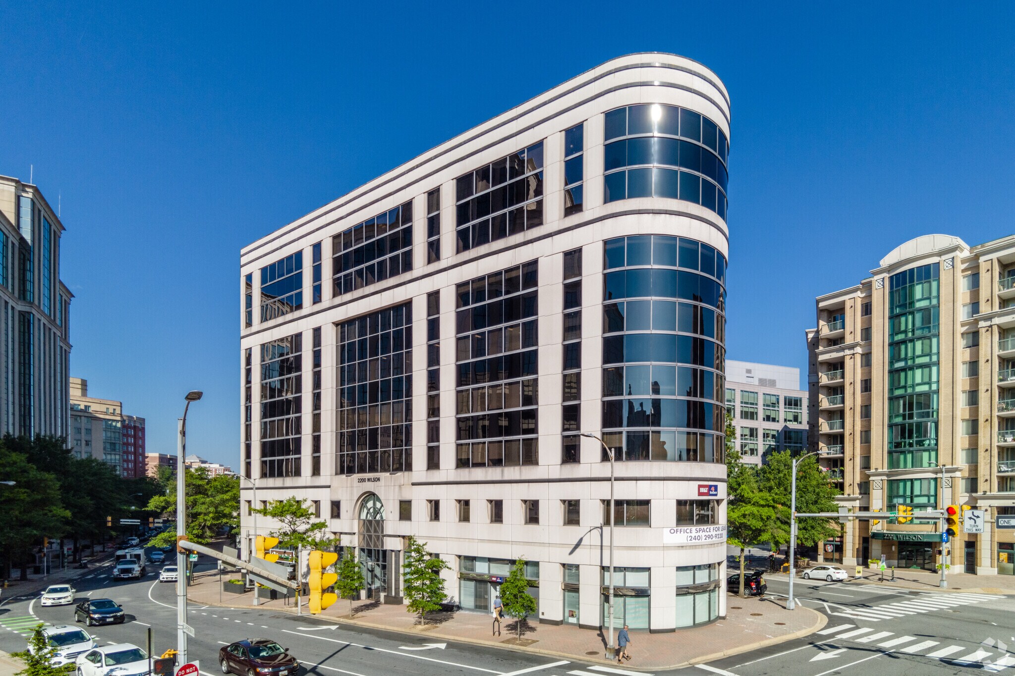 2200 Wilson Blvd, Arlington, VA à louer Photo principale- Image 1 de 6