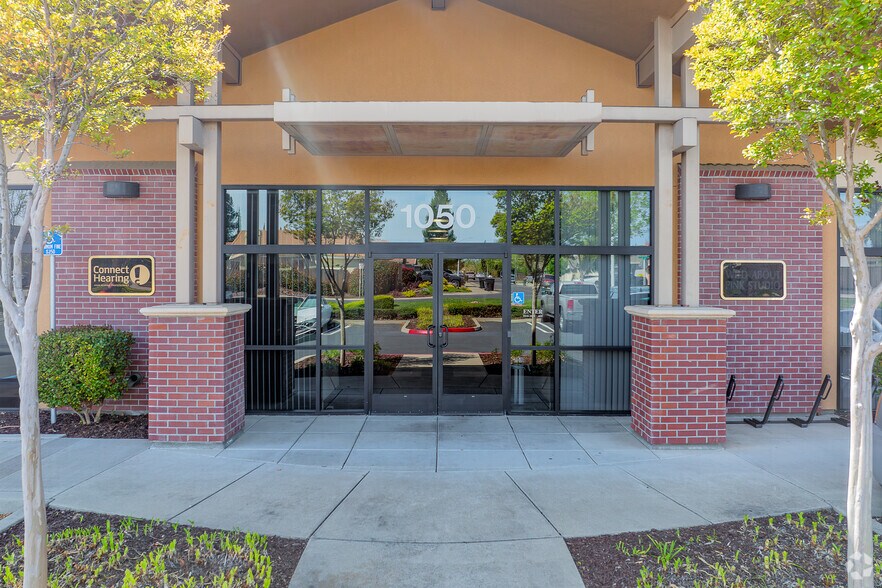 1050 Opportunity Dr, Roseville, CA à louer - Photo du bâtiment - Image 3 de 6