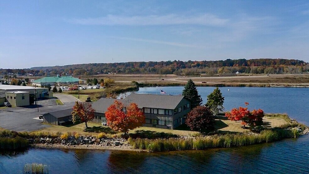 933 N 8th St, Gladstone, MI à louer - Photo du bâtiment - Image 2 de 4